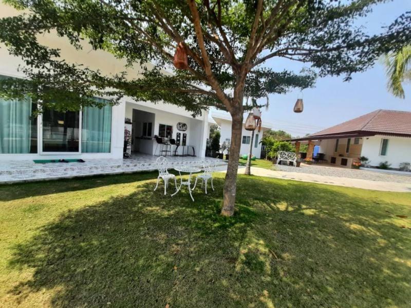Pon Resort Ban Phe Exterior photo